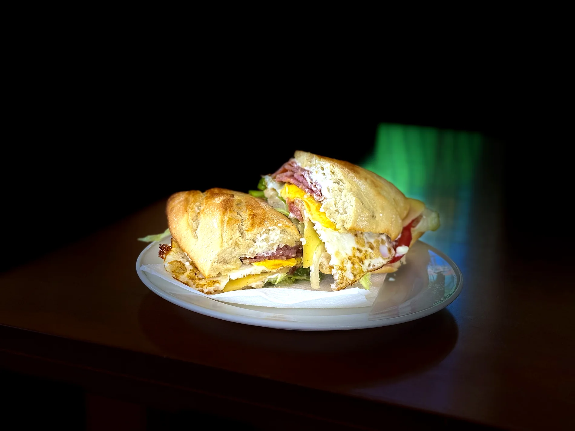 Bocadillo de desayuno servido en Casa Loli