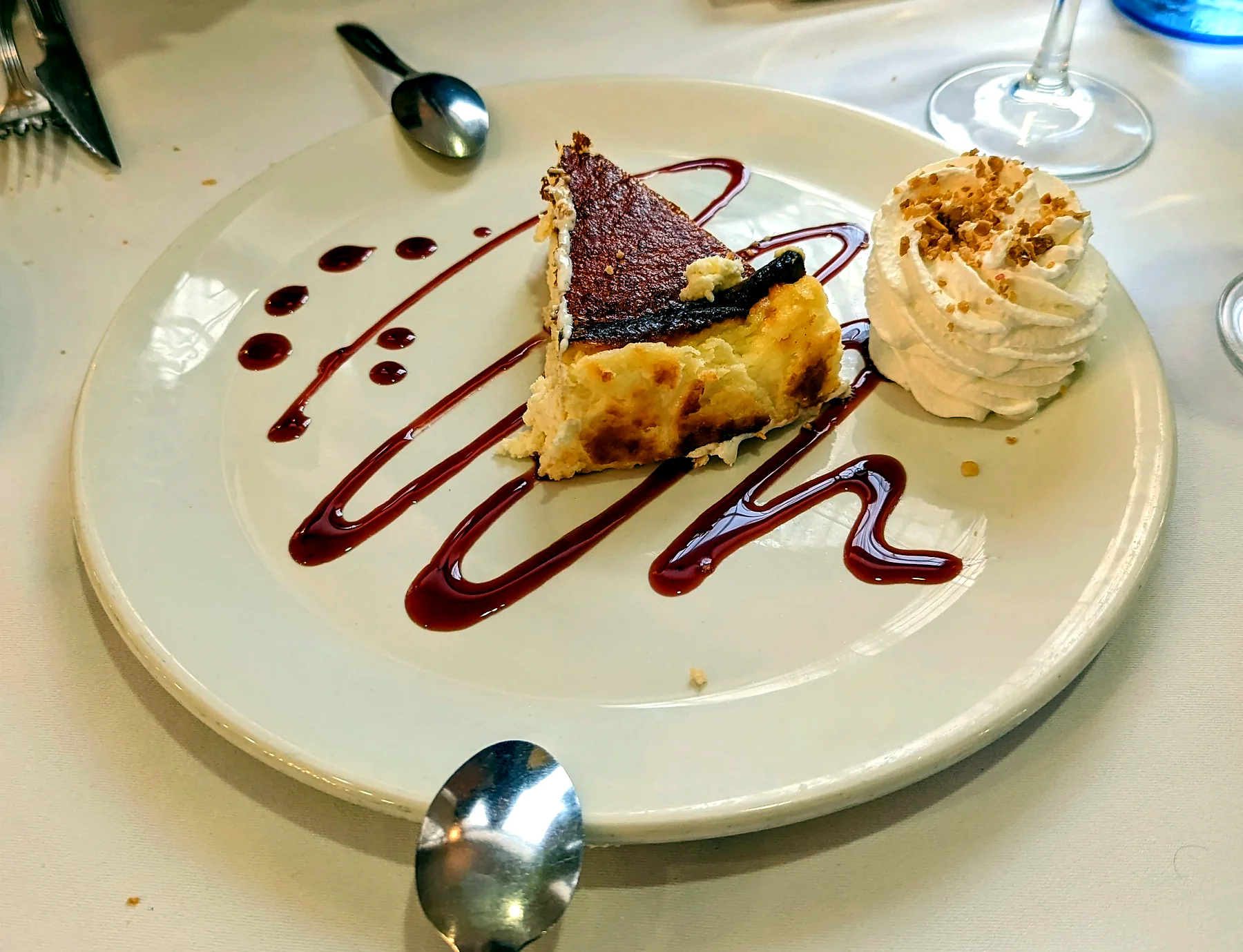 Tarta casera con nata